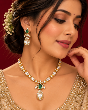 Elegant Kundan Jewellery Set